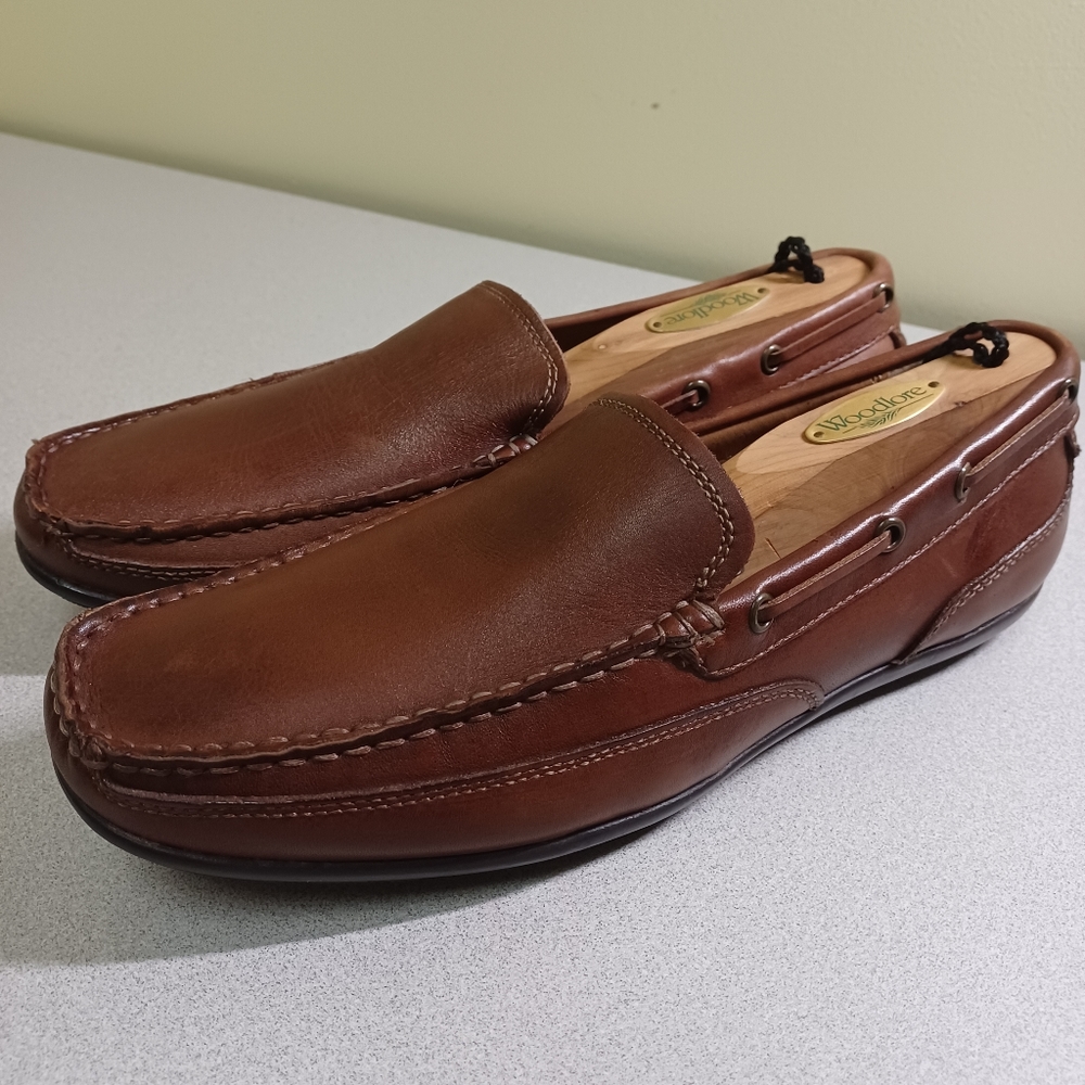 LIKE NEW Bass Loafers
